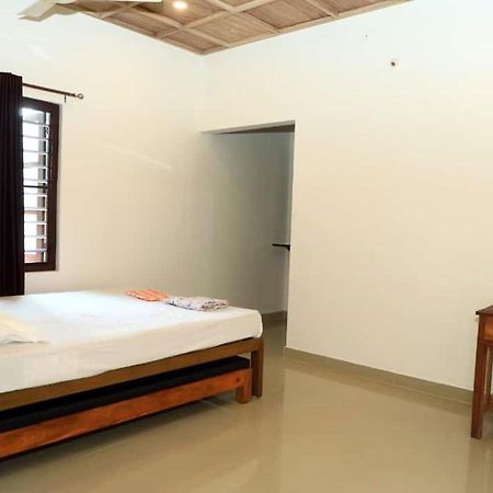 The Munroe Vibes Inn Mundrothuruth 外观 照片