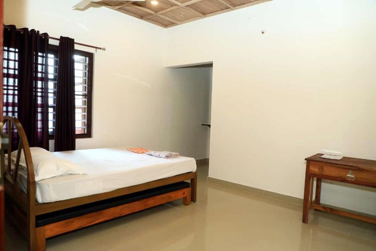 The Munroe Vibes Inn Mundrothuruth 外观 照片