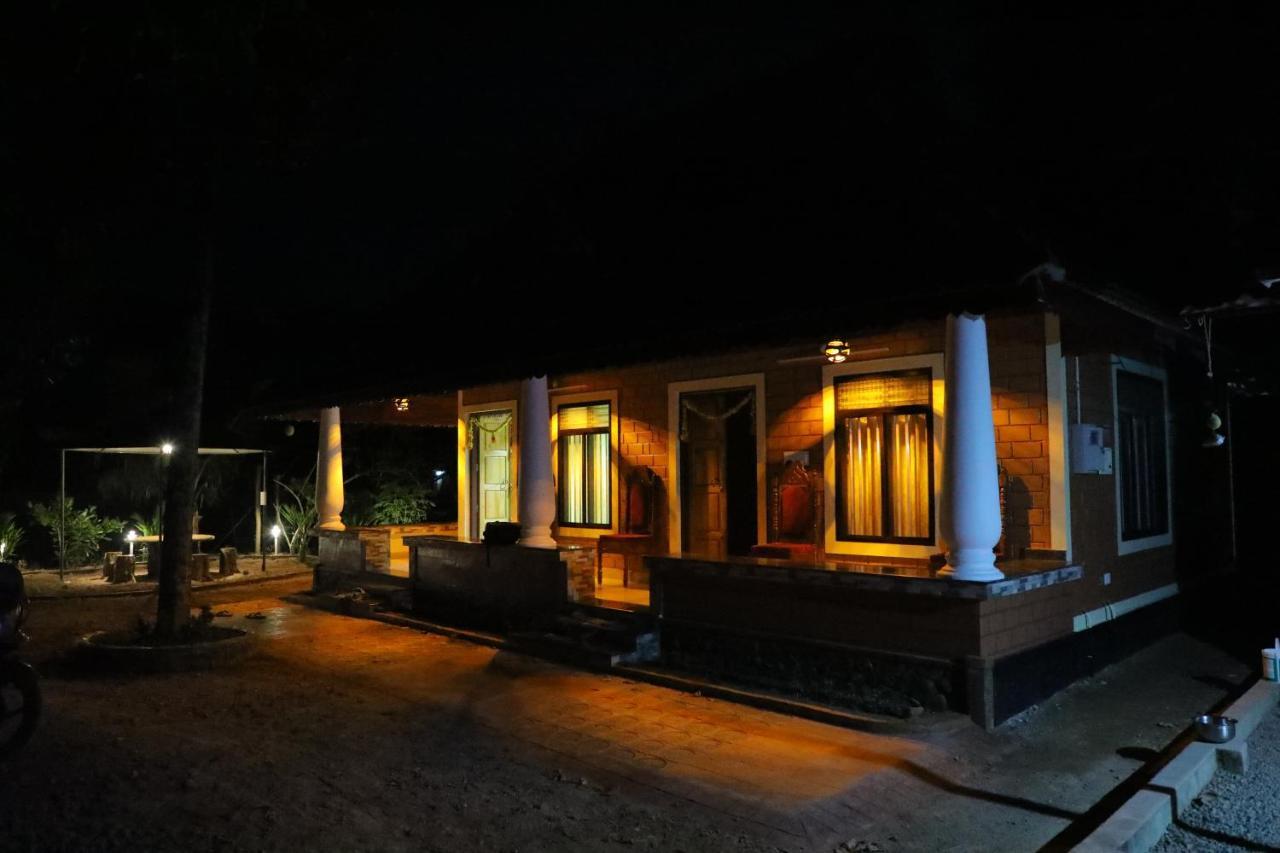 The Munroe Vibes Inn Mundrothuruth 外观 照片