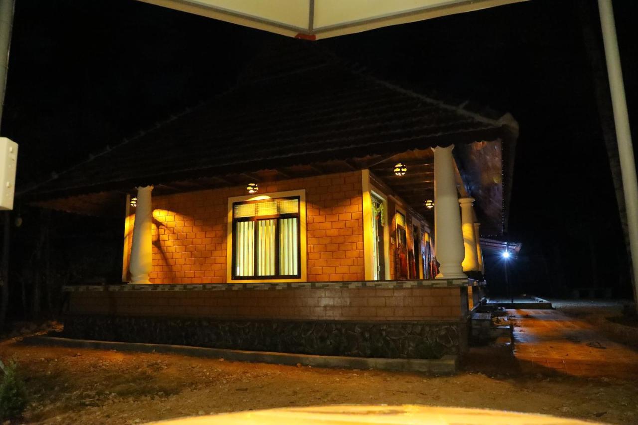 The Munroe Vibes Inn Mundrothuruth 外观 照片