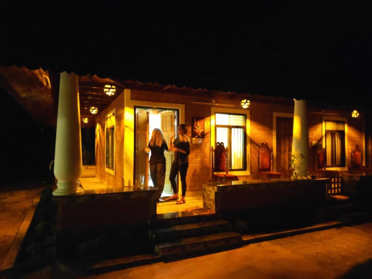 The Munroe Vibes Inn Mundrothuruth 外观 照片